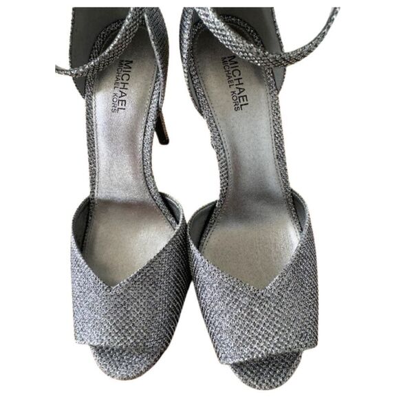 Michael Kors Womens Cambria Glitter Metallic Silver‎ Ankle Strap Sandals Sz 5.5M - Picture 2 of 7
